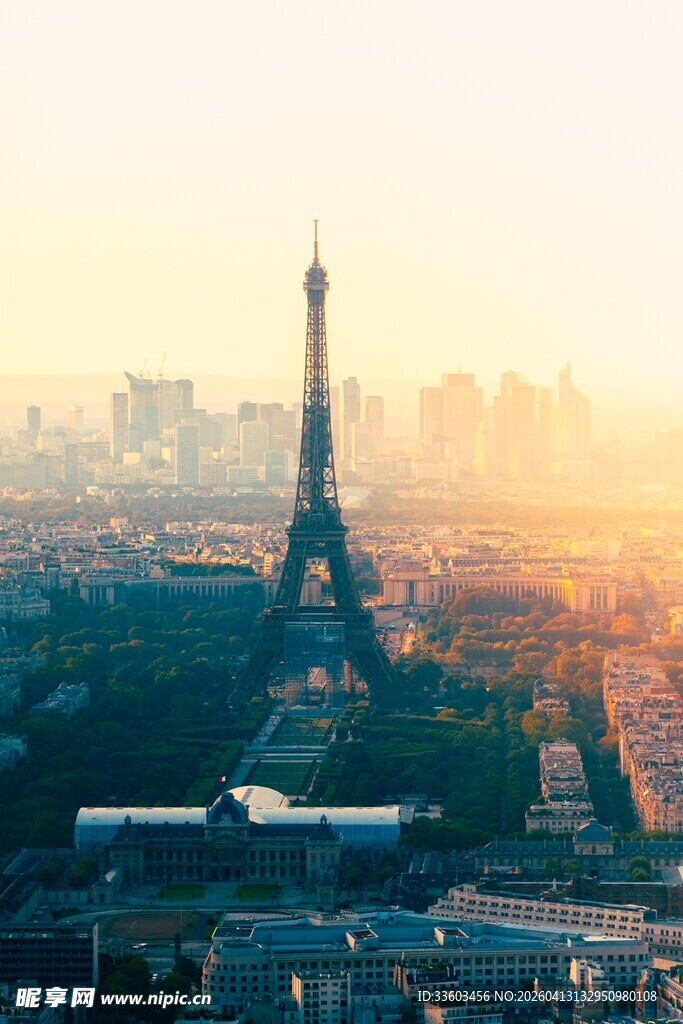 巴黎城市风光中的埃菲尔铁塔