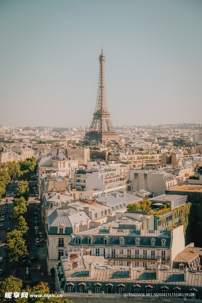 俯瞰巴黎埃菲尔铁塔美景