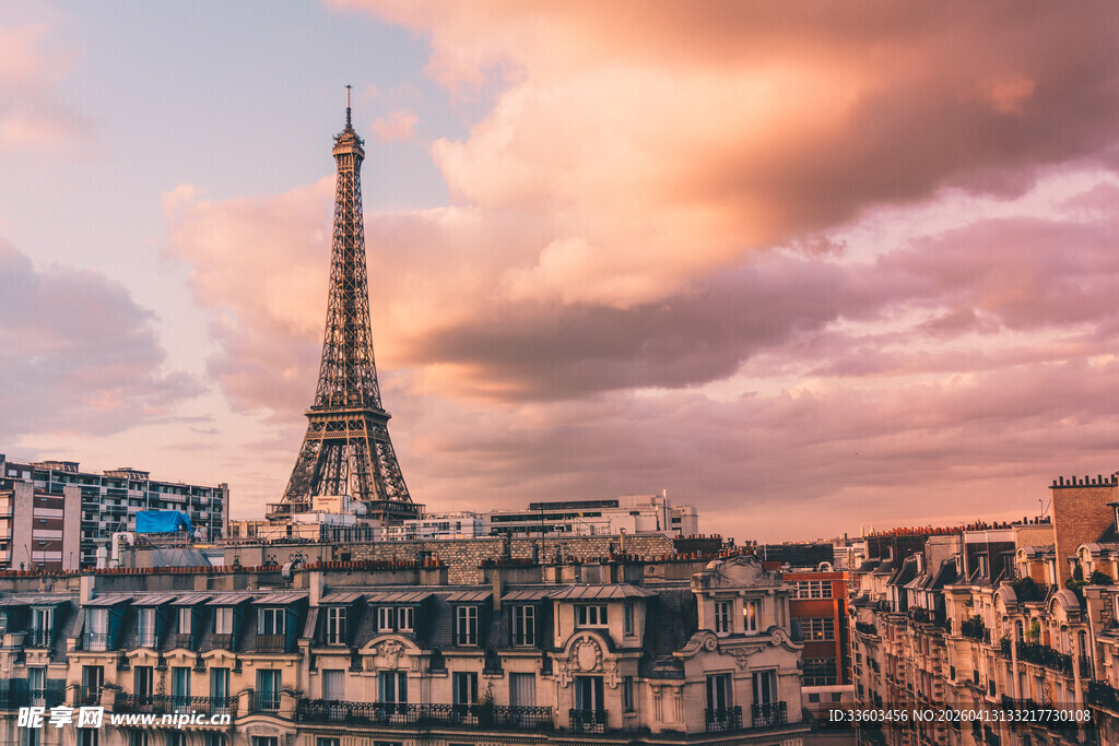 黄昏下的埃菲尔铁塔美景