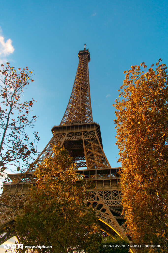 秋日埃菲尔铁塔美景