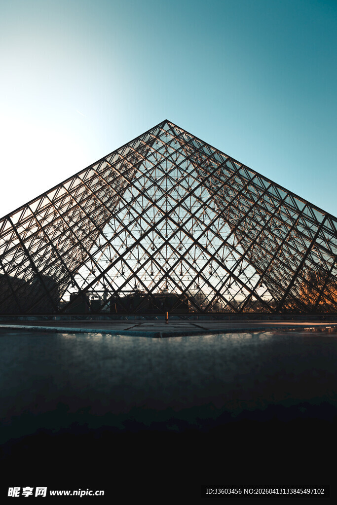 卢浮宫玻璃金字塔景观