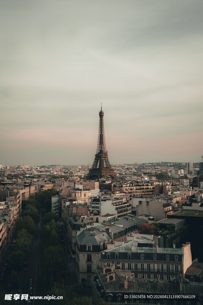 俯瞰巴黎埃菲尔铁塔景观