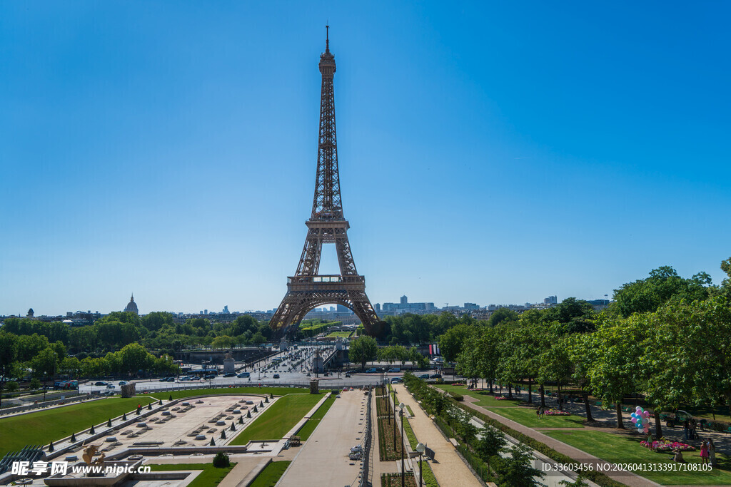 埃菲尔铁塔全景风光
