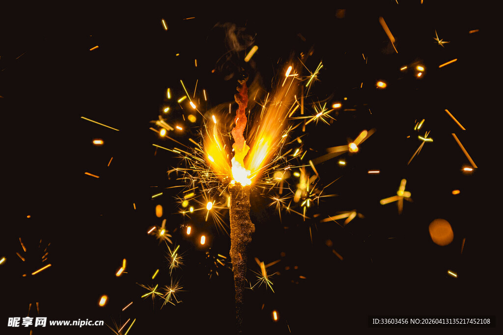 璀璨烟花绽放瞬间
