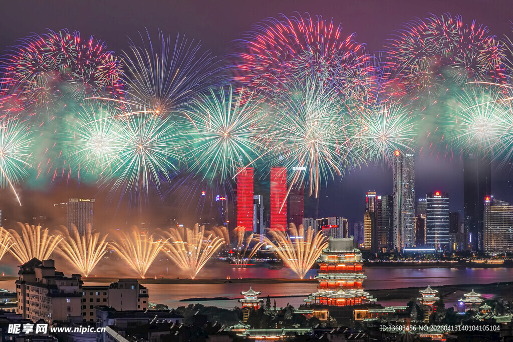 城市夜空绚烂烟花美景