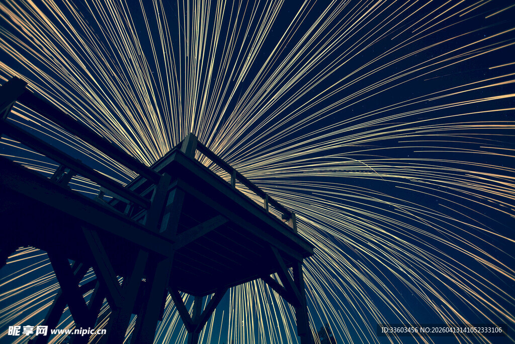 星轨下的神秘建筑