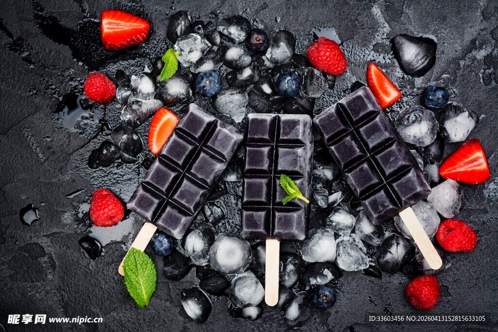 巧克力冰棍与缤纷水果