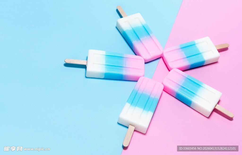 多彩双色冰棍摆拍图