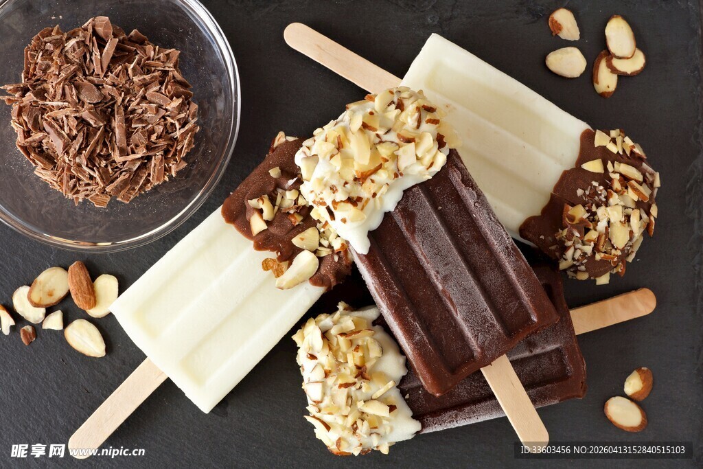 美味多样的自制巧克力冰棍