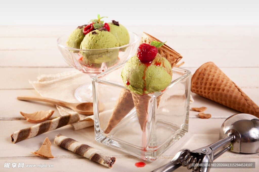 美味冰淇淋甜点诱人呈现