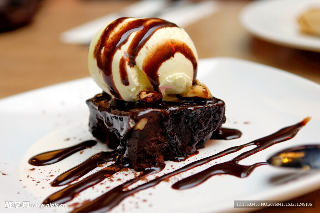 巧克力布朗尼配冰淇淋