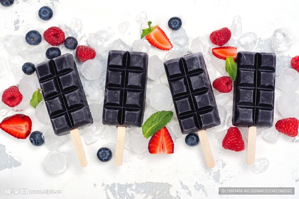 巧克力冰棍配缤纷莓果
