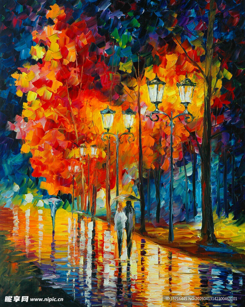 秋夜雨中的街灯与彩树