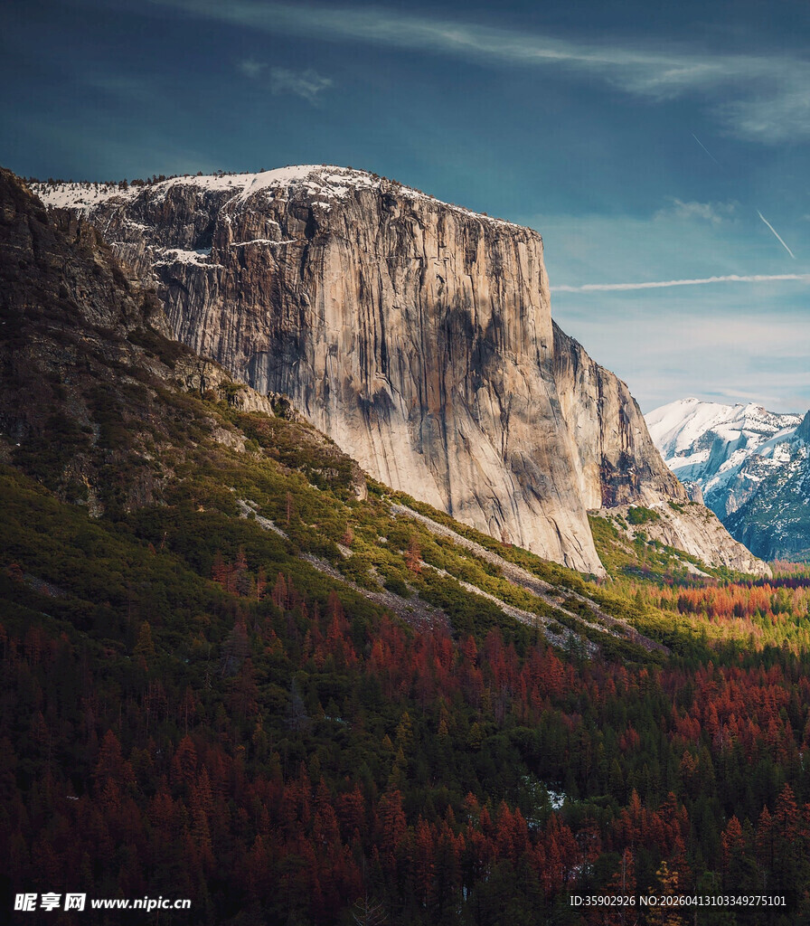 壮丽山景与多彩植被