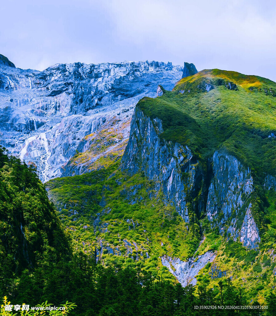 壮丽高山绿野美景