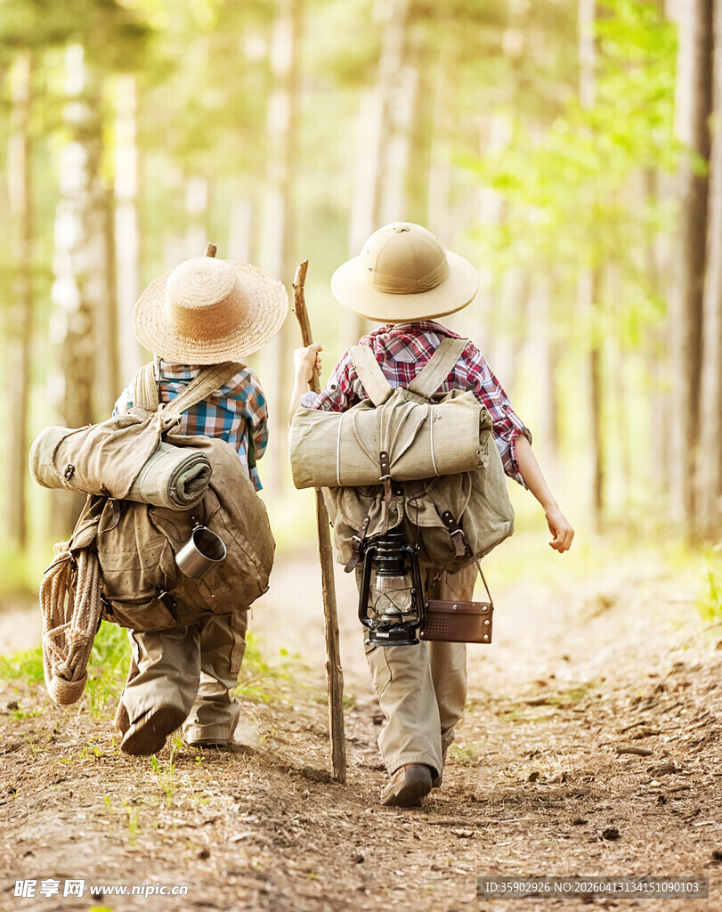 儿童森林徒步探险之旅