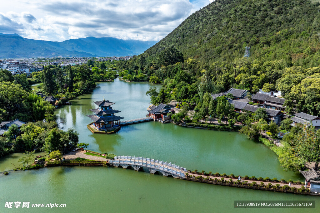  亚洲中国云南丽江黑龙潭风光