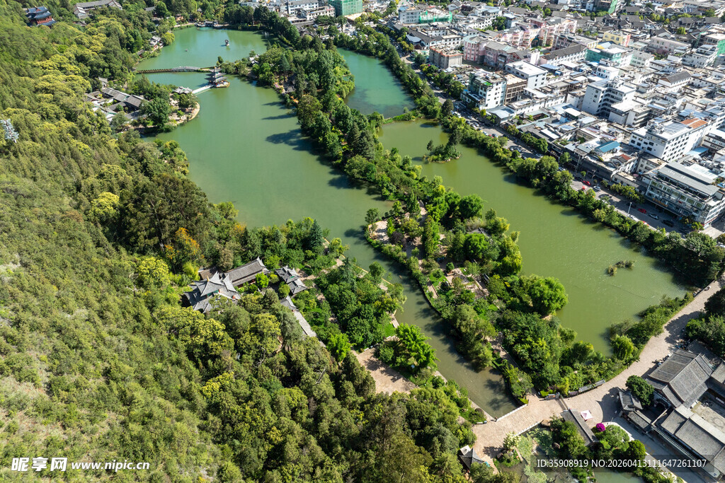  亚洲中国云南丽江黑龙潭夏日风