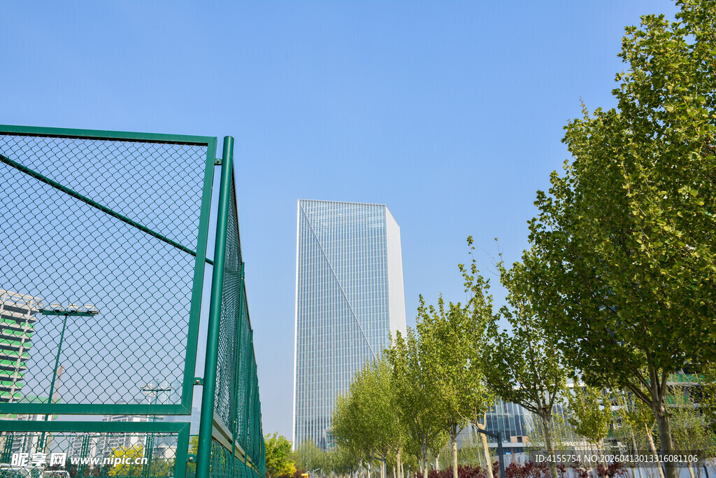 城市中的绿网与高楼景观