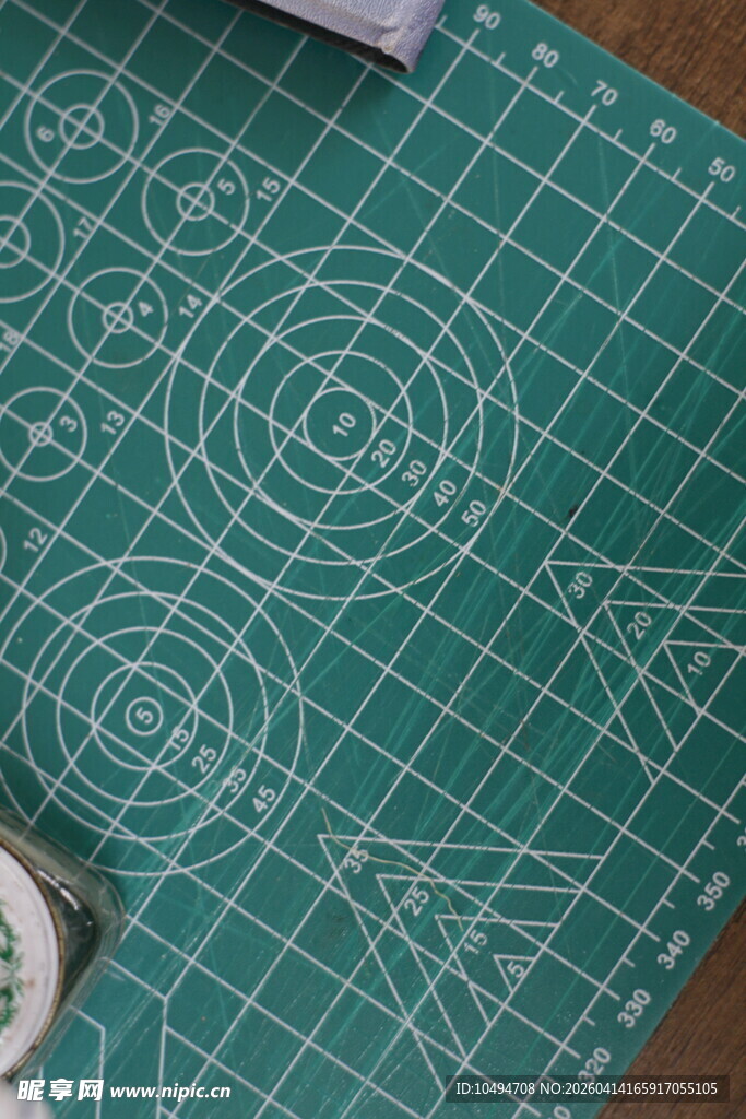 绿色切割垫板上的图案