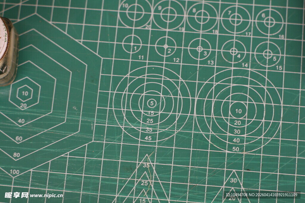 绿色切割垫板上的图案