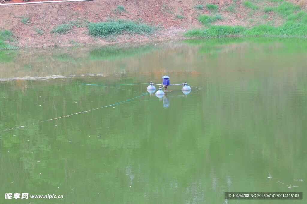 水塘与增氧泵