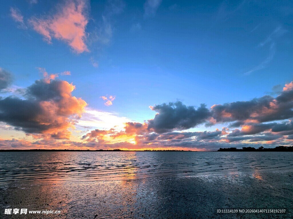 海边绚丽日出美景