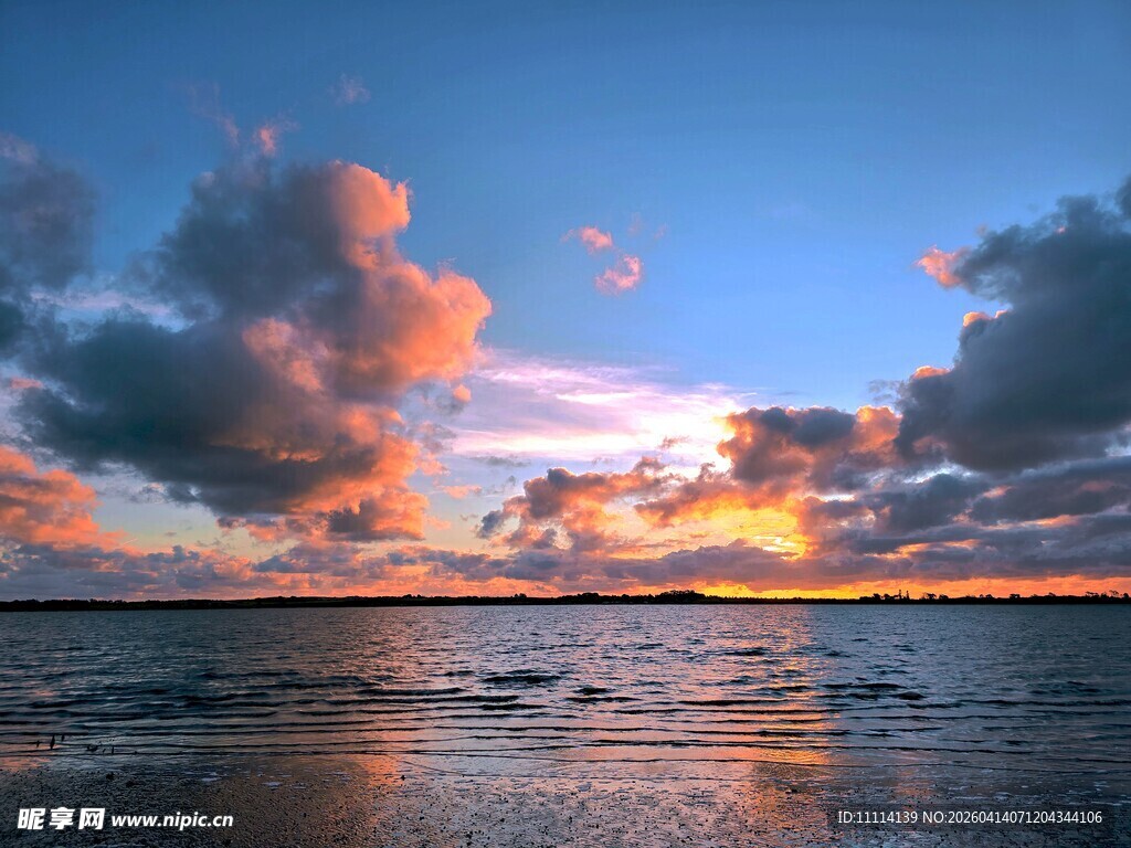 海边壮丽日出云霞美景