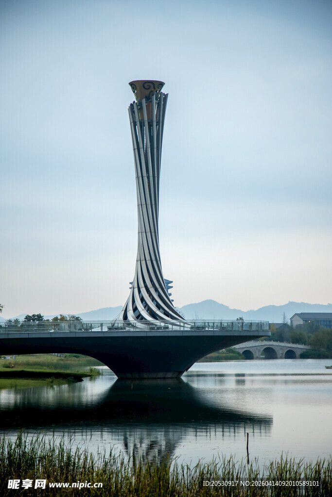 现代建筑东安湖火炬塔