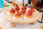 红色甜品摆台高清图片
