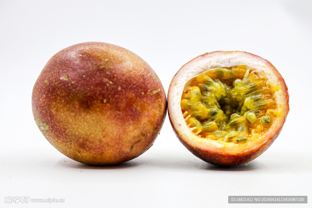 切开的百香果展示