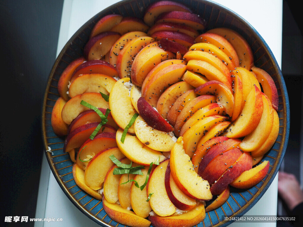 多彩切片桃子摆盘展示
