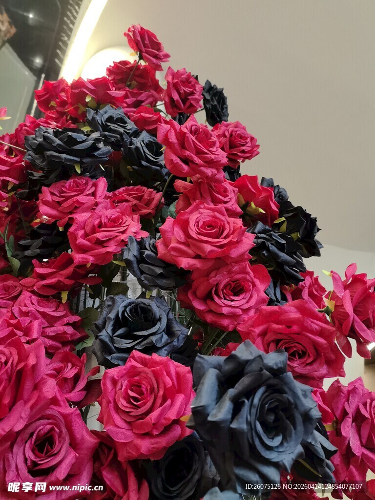 仿真黑红玫瑰花艺装饰造型