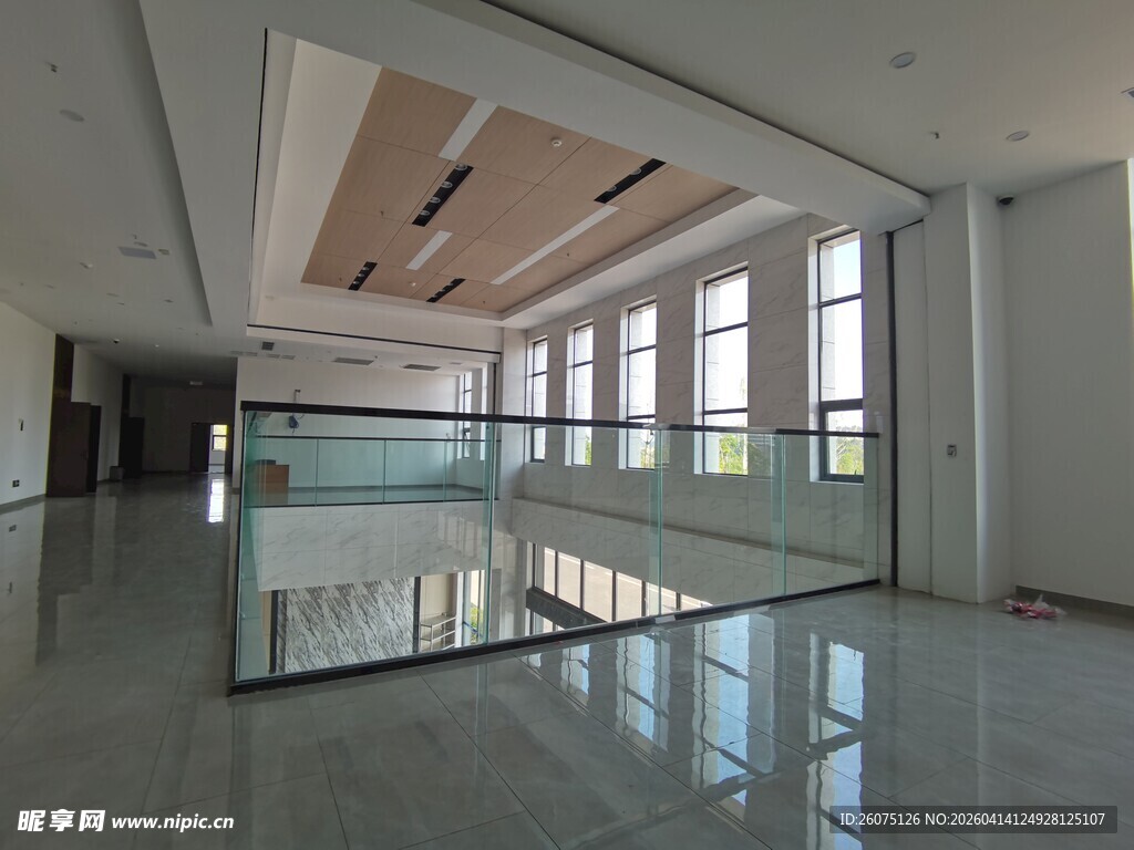 现代宽敞明亮的室内空间