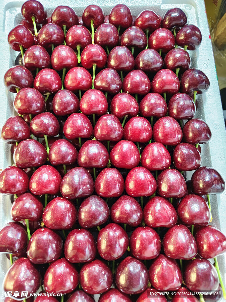 新鲜饱满的大樱桃