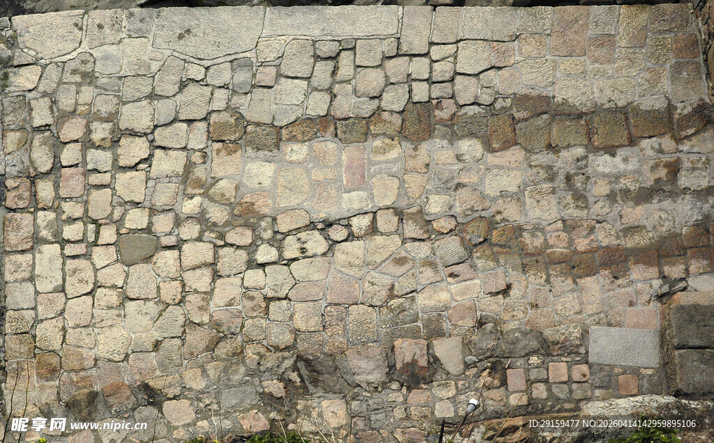 古老石砌墙面纹理特写