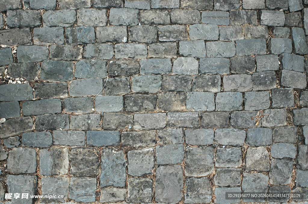 复古青石铺就的路面