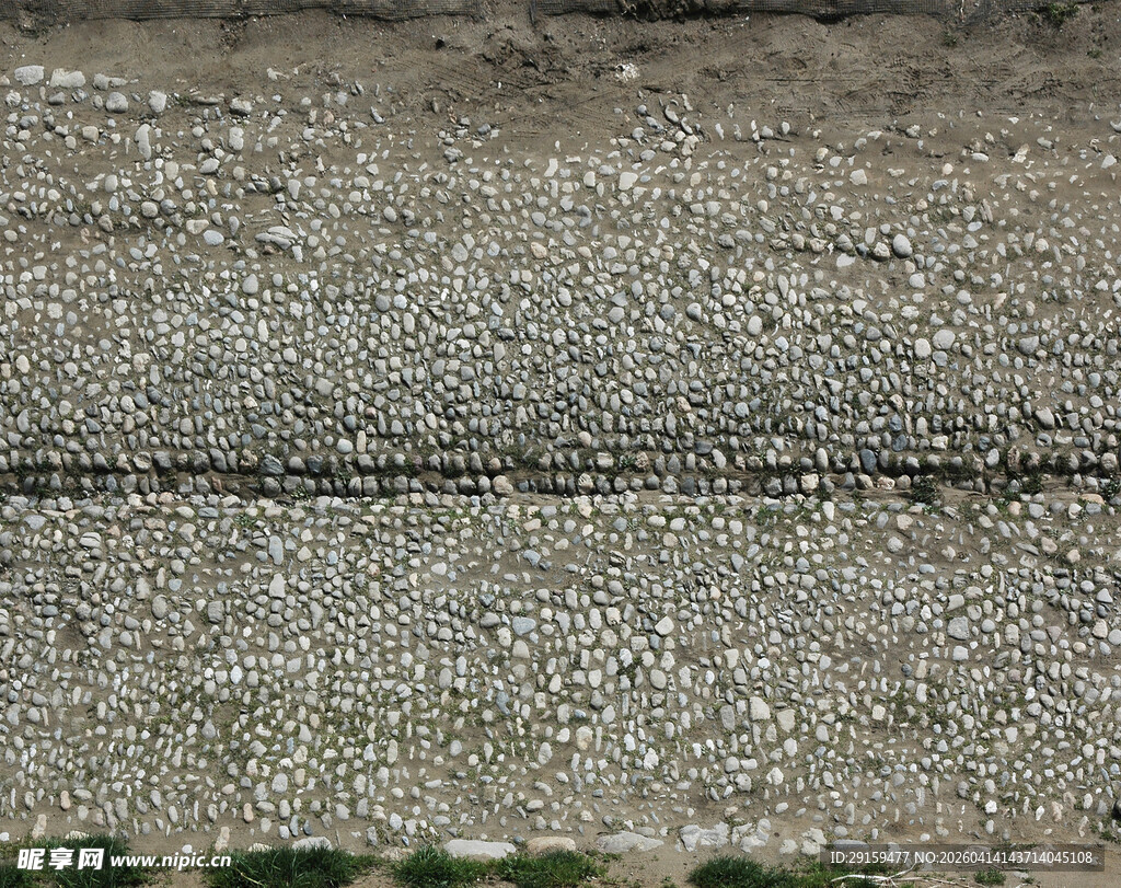 金属钉整齐排列场景