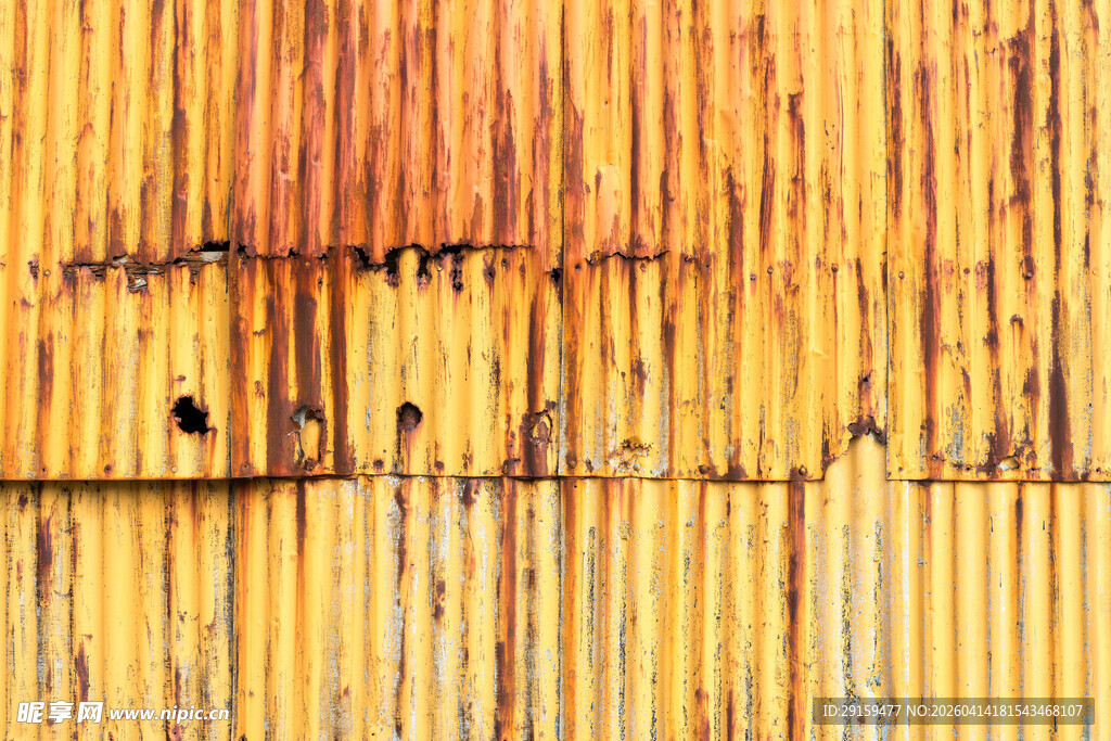 老旧生锈的波纹金属板