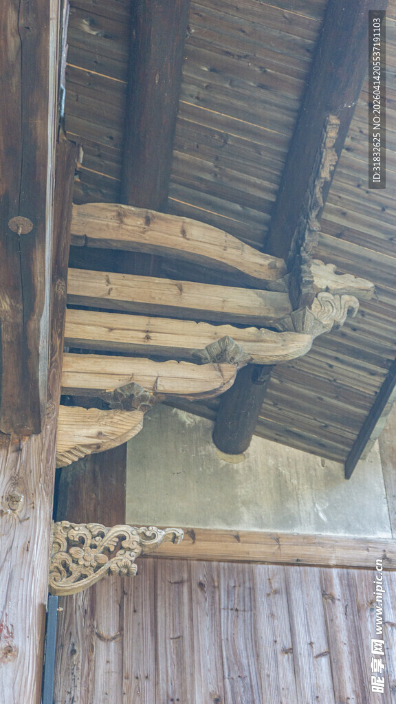 古建屋檐木雕细节展示