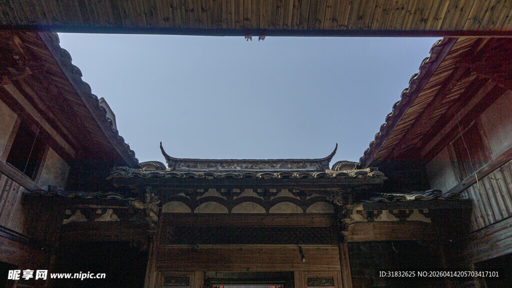 中式古建筑庭院一角