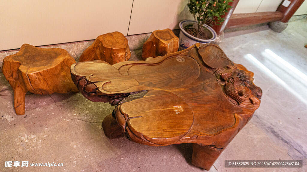 天然根雕茶几及配套座椅