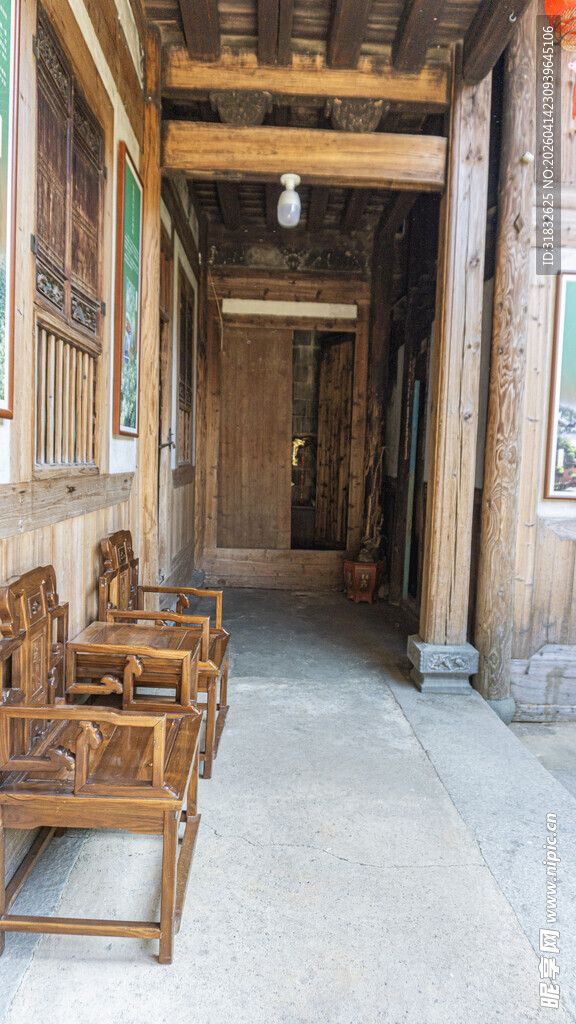 古雅中式廊间木质座椅