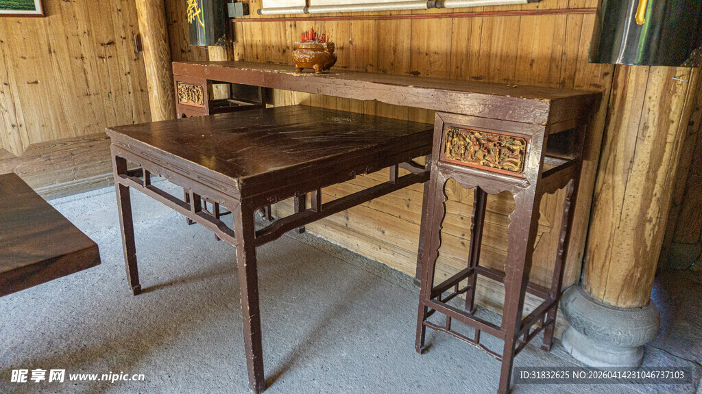 中式古典木质桌椅组合