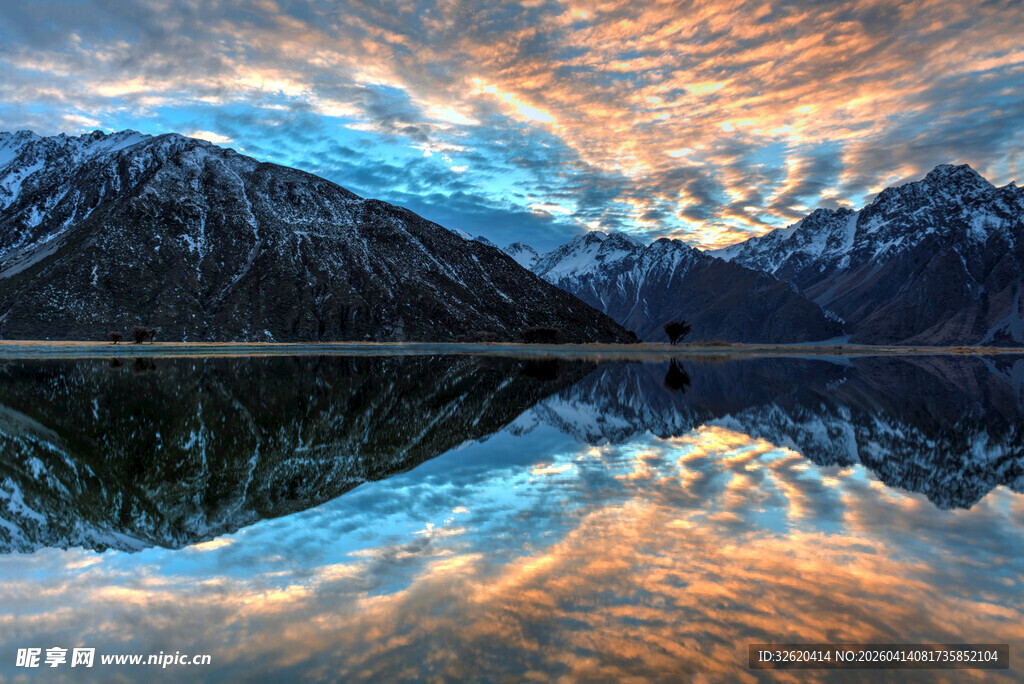 壮丽山水间的绝美湖景