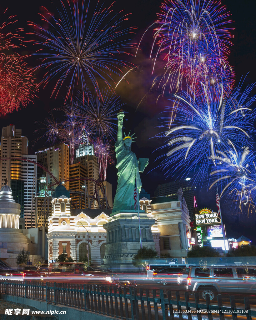纽约夜景烟花与自由女神像