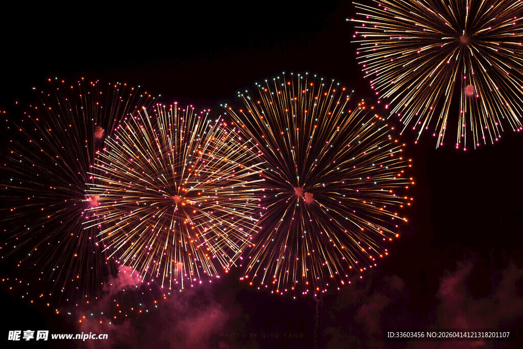 绚丽夜空烟花绽放