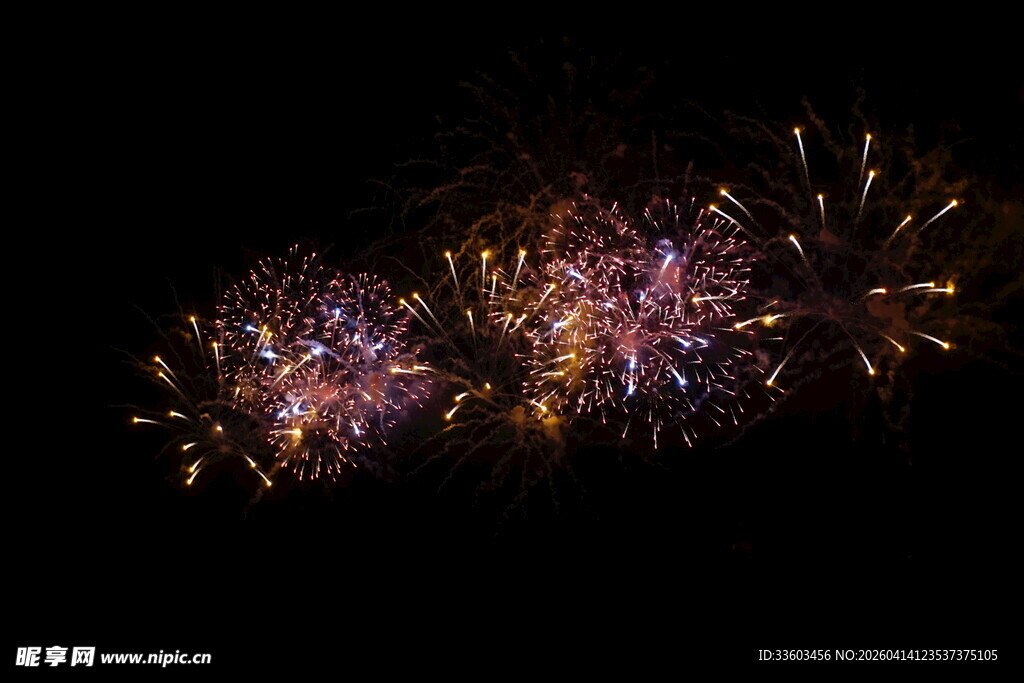 绚丽烟花夜绽放