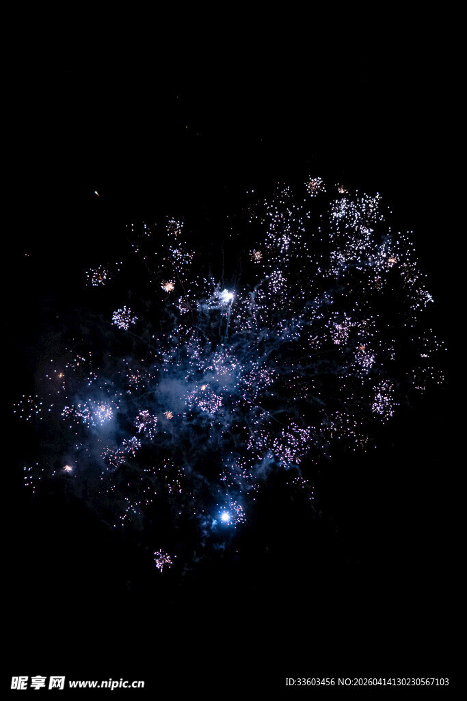 璀璨星空下的梦幻星云