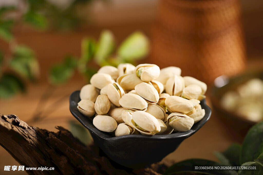 碗中饱满开心果